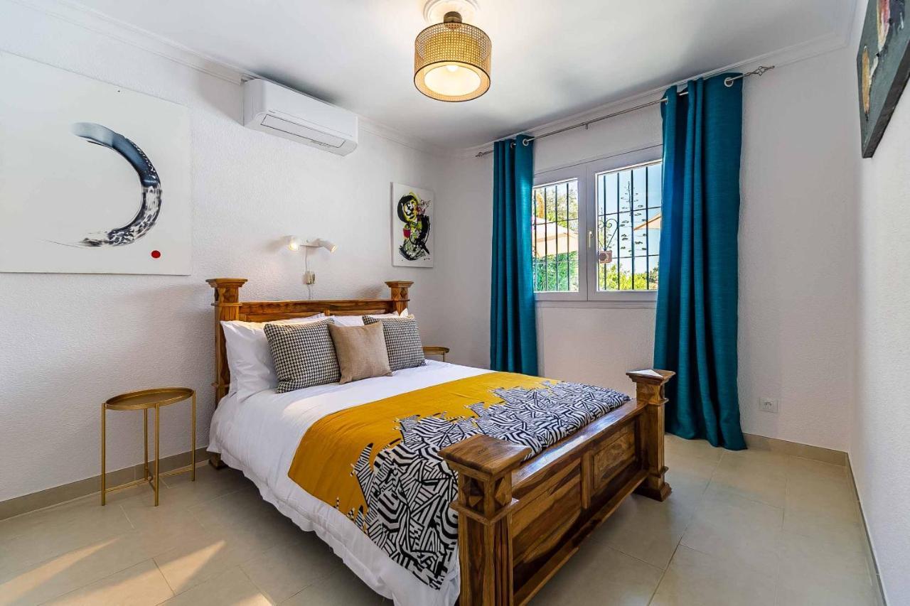 6 Views: Panoramic Paradise With Private Pool And Bbq *