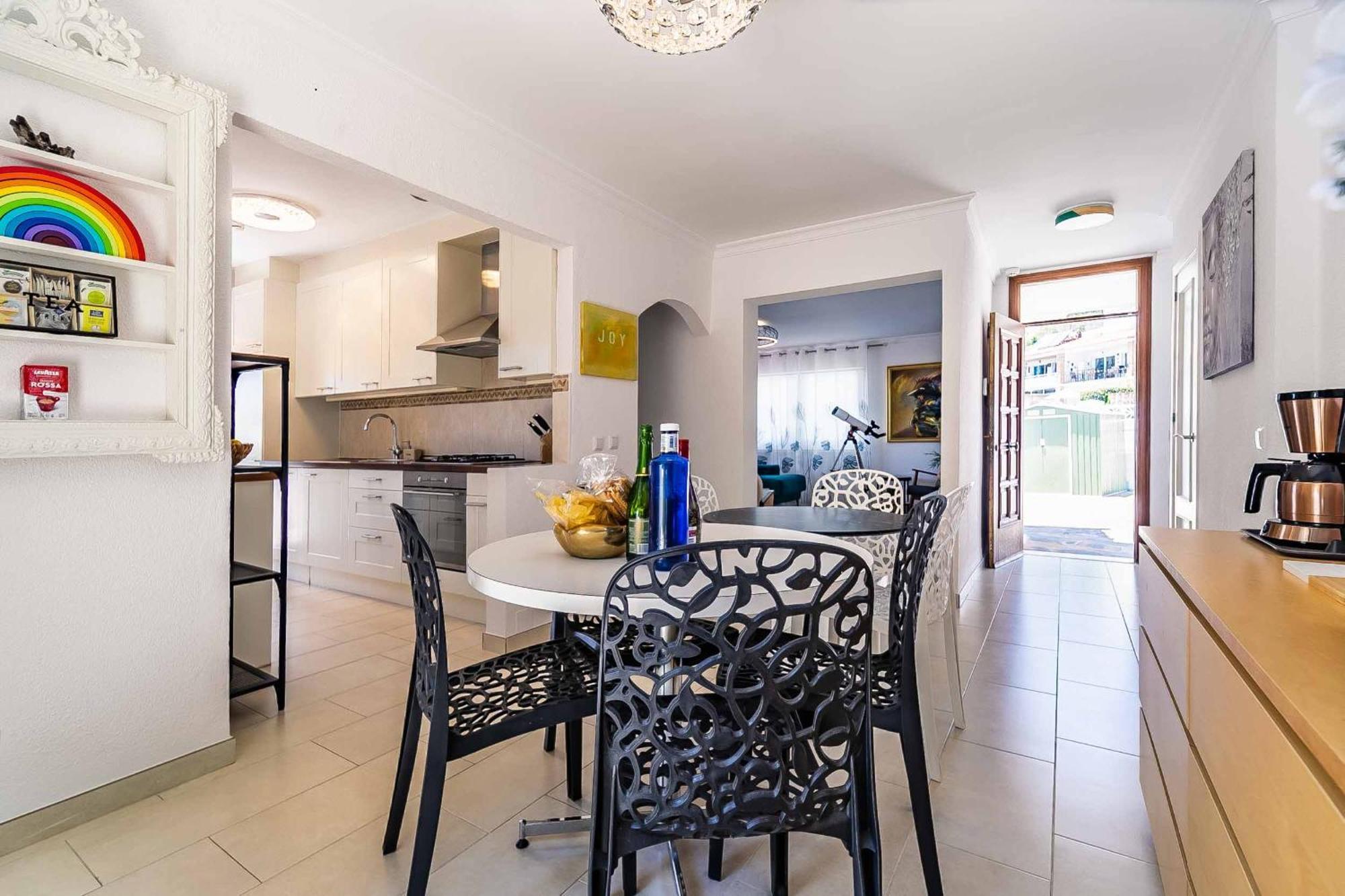6 Views: Panoramic Paradise With Private Pool And Bbq *