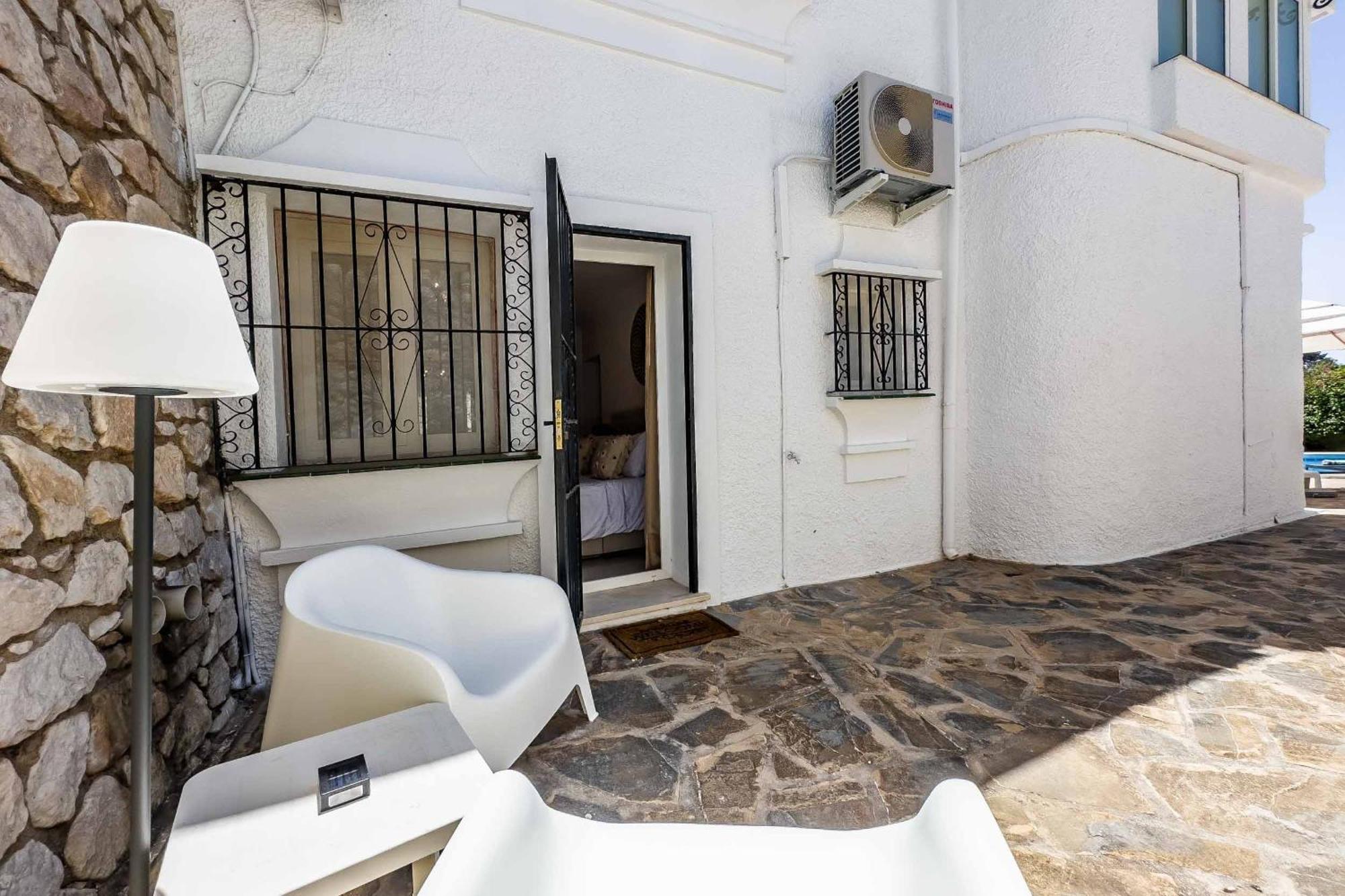 6 Views: Panoramic Paradise With Private Pool And Bbq