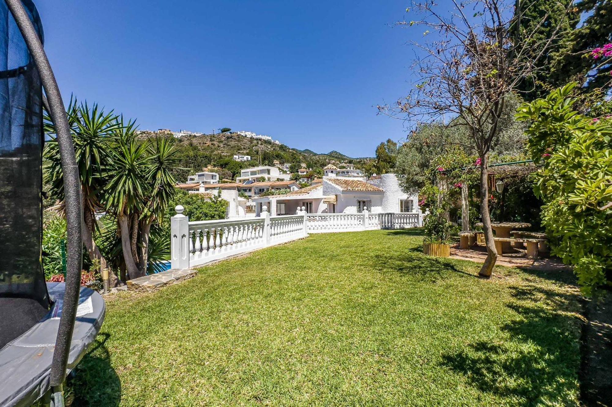 6 Views: Panoramic Paradise With Private Pool And Bbq Villa