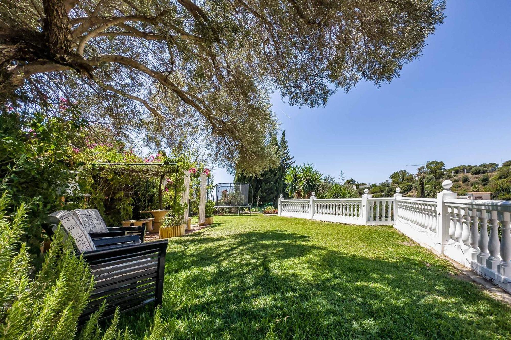 6 Views: Panoramic Paradise With Private Pool And Bbq Villa